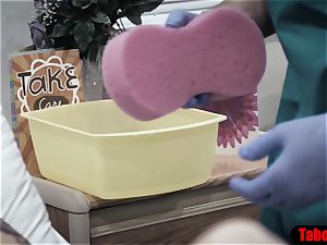 physician gives patient a sponge bathtub and vaginal study